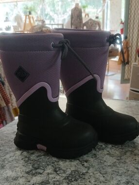 The Muck Boot Company Kids Waterproof Purple and Black Rain Boots Sz 7